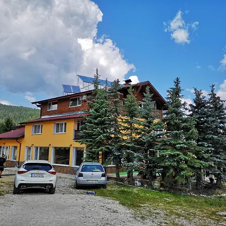 комплекс лебанов 酒店 Yundola